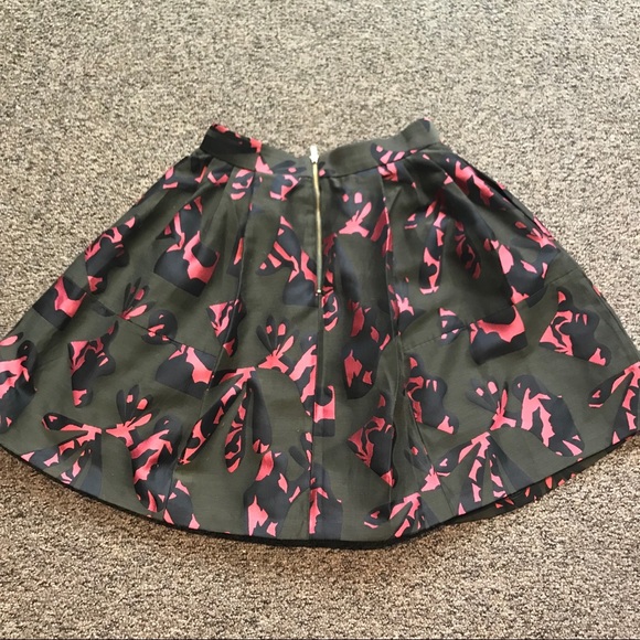 Banana Republic Skirt - Size 2 - Picture 3 of 3